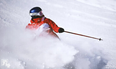 谷爱凌
*自由式滑雪坡面障碍 银牌