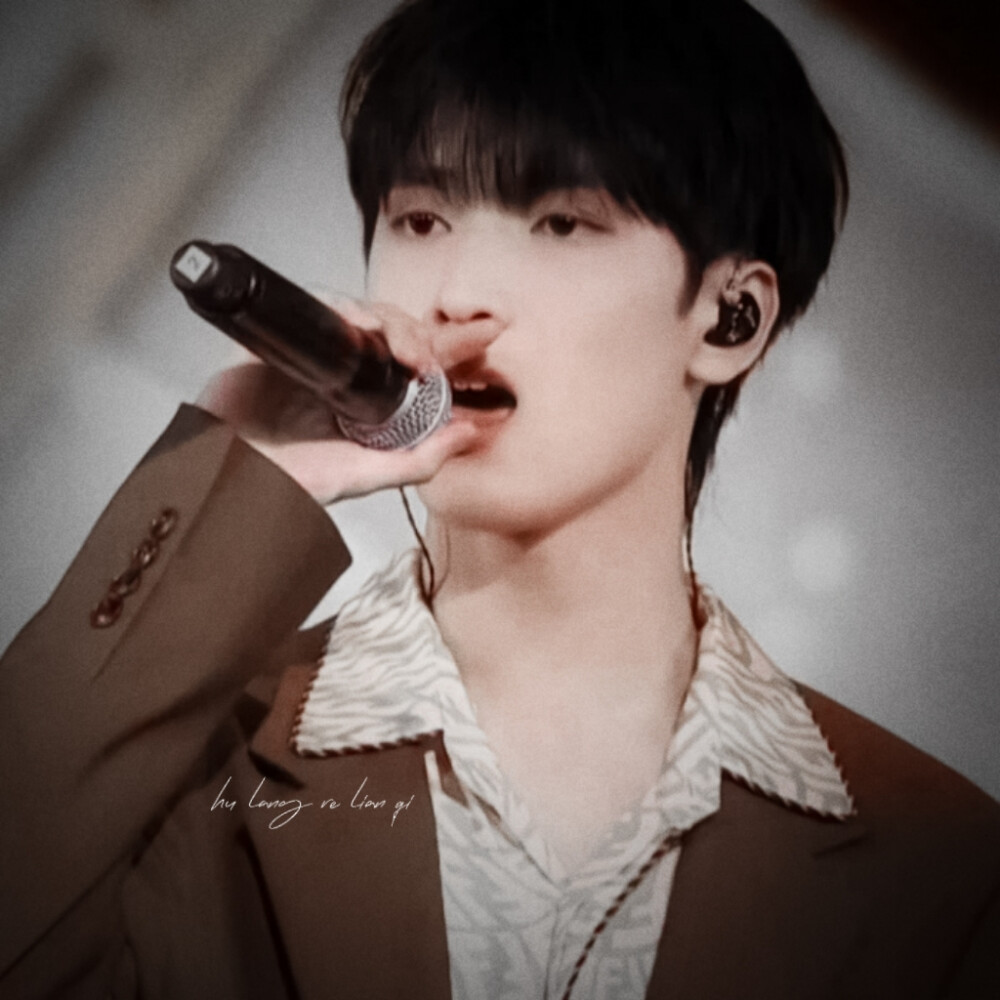 我站的舞台太高他们够不到。
原截小兔醉奶。