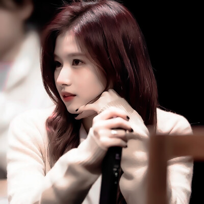 还是喜欢这样修……
©YEXACI
IU李知恩and SANA凑崎纱夏
Moonlight_iu X DooDoo_22