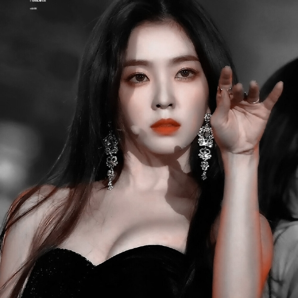 ​
泛滥的时代 不适合深爱