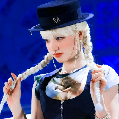  正在播放《Liz闹木耶波》   ━━━━━━●─────── 11:21 ⇆         ◁     ㅤㅤ❚❚      ㅤㅤ▷      ㅤ↻ 