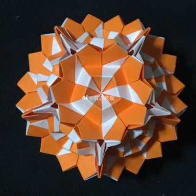 [手工-折纸-花纸球][实践版]一款经典的花纹球用双面不同色纸再完成～～需要点胶水～#立体构成##花纸球##手工##随手拍##花球##折纸##冲鸭2022# ​​​