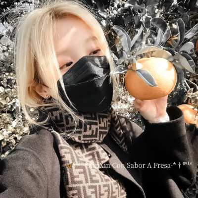 
：寒梅暗香动，小雪凋冬菊。