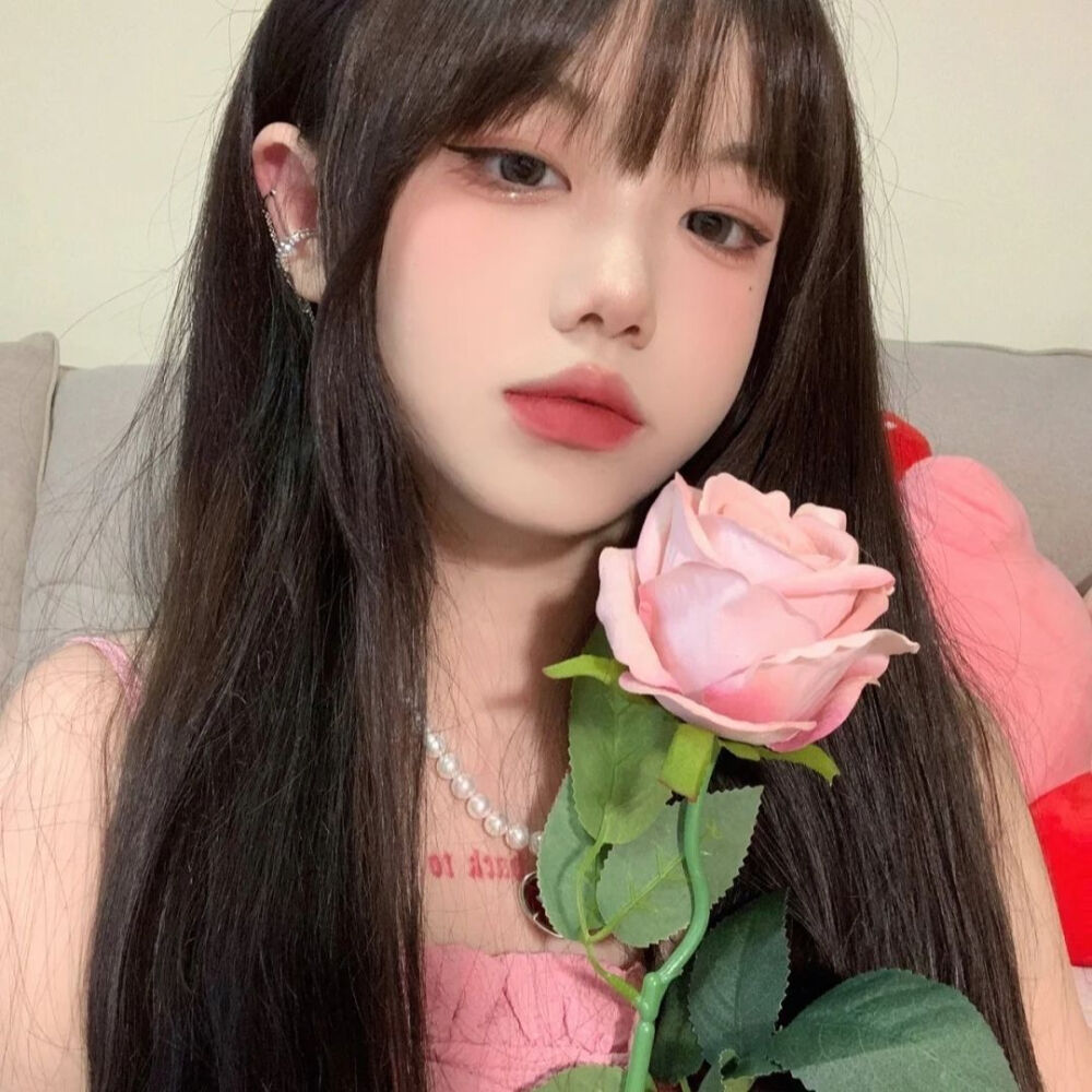 #女生头像
二转标注腾讯看点杨七ovo