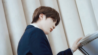 金硕珍
BTS OFFice 会员礼
©HSY-V