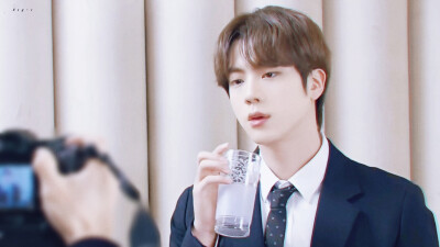 金硕珍
BTS OFFice 会员礼
©HSY-V