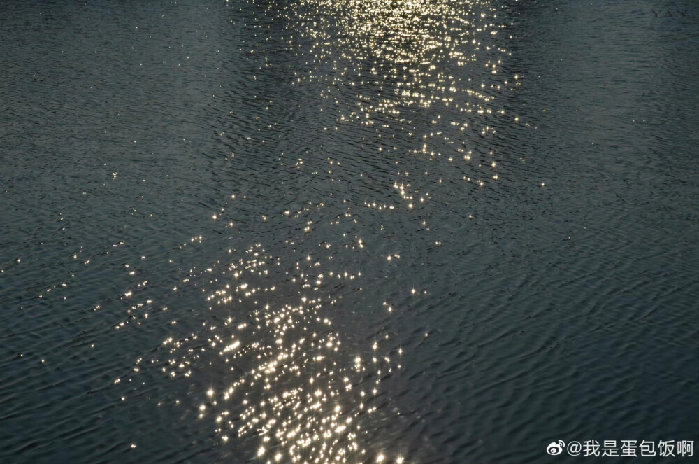 “醉后不知天在水，满船清梦压星河。”
2020年拍的第一组，祝大家新年愿望成真！
摄影：@小森伯言
#摄影##旅行摄影# ​