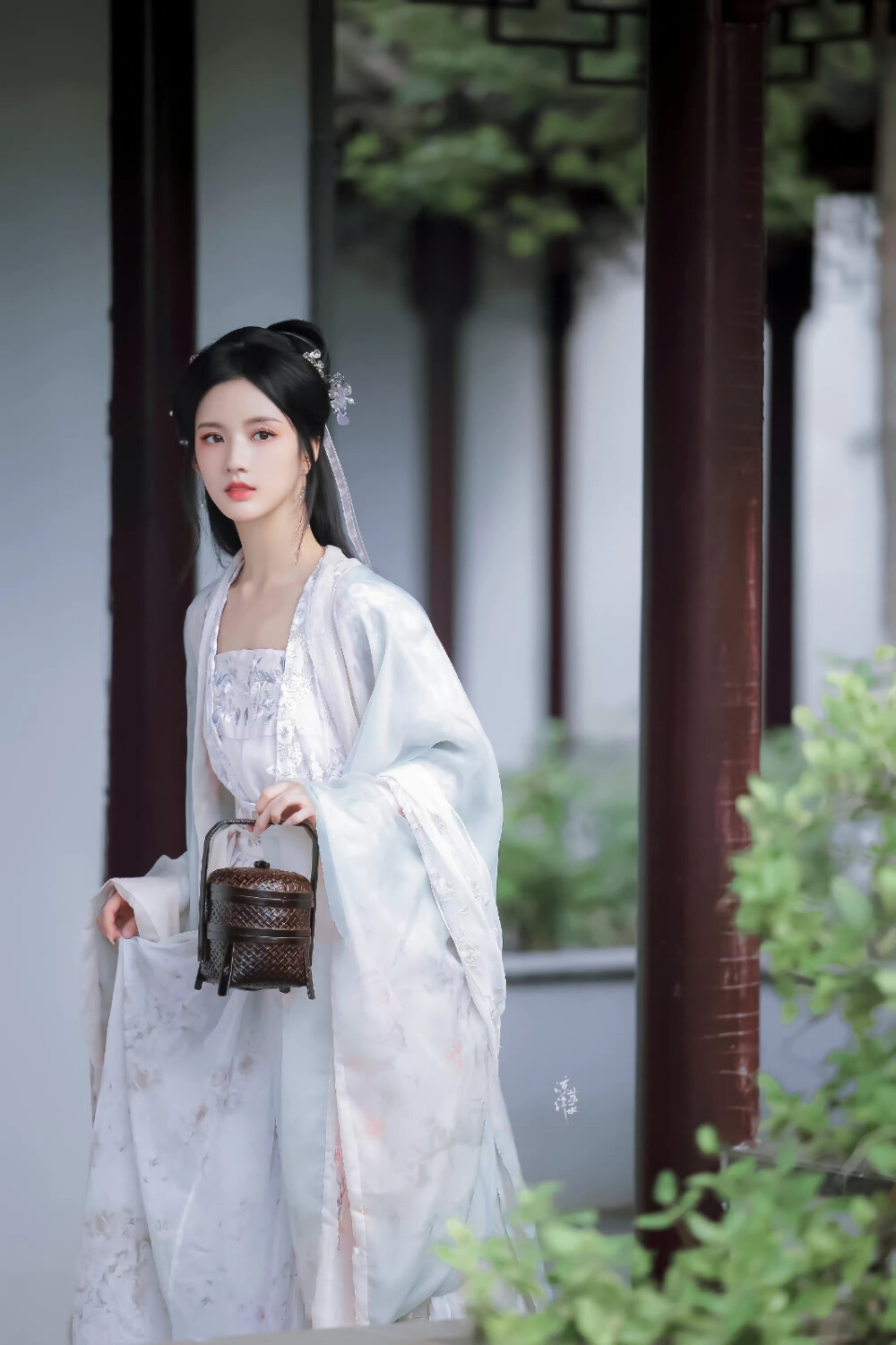 刘些宁 cr@凉荔汽水