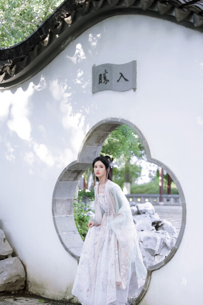 刘些宁 cr@凉荔汽水