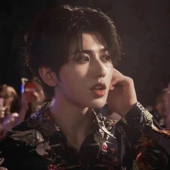 你在舞台，我在人海