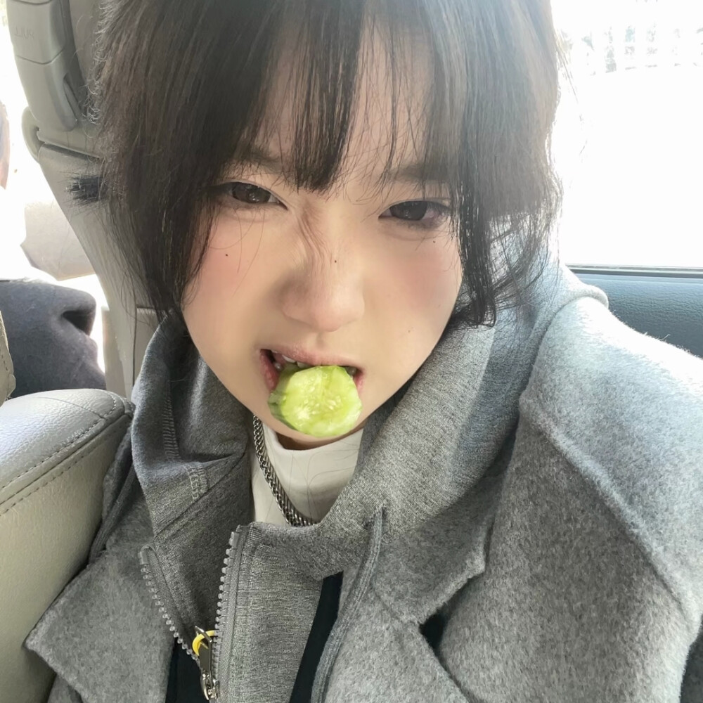 帅哥这是什么发色 撒浪黑釉吗