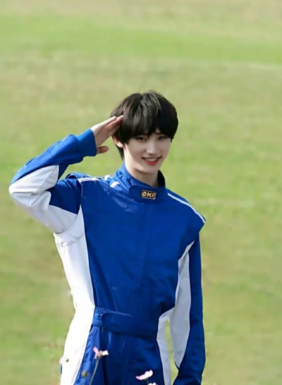 “就算荧光棒变成了拐杖，你也依旧是我的信仰”生日倒计时一天