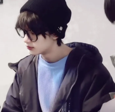 “就算荧光棒变成了拐杖，你也依旧是我的信仰”生日倒计时一天