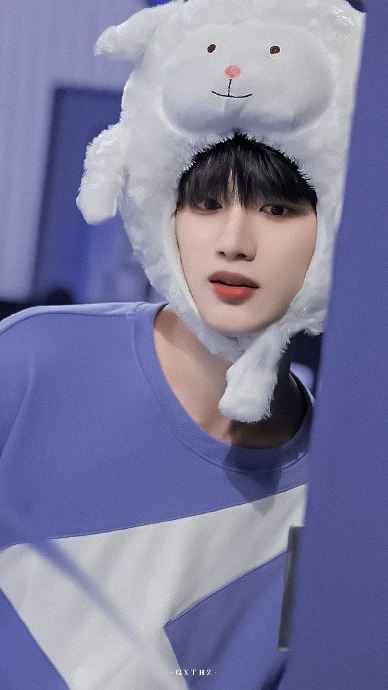 我希望你这一生平安遂顺。心如山海豁达，万事不必强求，行至水穷，坐看云起，风来听风，雨落观雨。命运不会让你失望，我也不会。
丁哥 生日快乐呀!做个永远开心的少年!祝你平安喜乐，万事胜意，回望无悔，不辜前程!!!