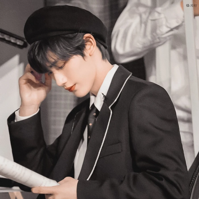 我希望你这一生平安遂顺。心如山海豁达，万事不必强求，行至水穷，坐看云起，风来听风，雨落观雨。命运不会让你失望，我也不会。
丁哥 生日快乐呀!做个永远开心的少年!祝你平安喜乐，万事胜意，回望无悔，不辜前程!!!