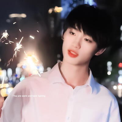 丁程鑫
2022永远开心，20岁生日快乐。
· ʸᵒᵘ ᵃʳᵉ ʷᵃʳᵐ ᵃⁿᵈ ᵇᵃᶜᵏ ˡⁱᵍʰᵗⁱⁿᵍ