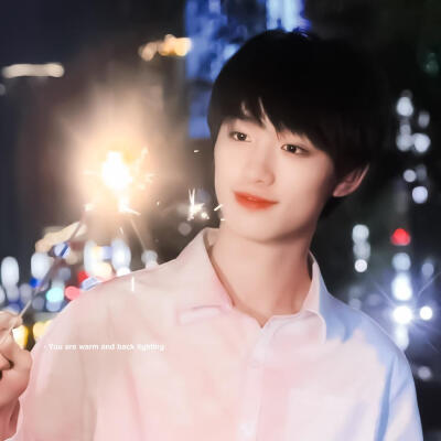 丁程鑫
2022永远开心，20岁生日快乐。
· ʸᵒᵘ ᵃʳᵉ ʷᵃʳᵐ ᵃⁿᵈ ᵇᵃᶜᵏ ˡⁱᵍʰᵗⁱⁿᵍ