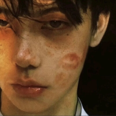 关于“读书”，《人世间》的作者梁晓声老师的这句话说得真好：
读书的目的，不在于取得多大的成就，而在于，当你被生活打回原形，陷入泥潭时，给你一种内在的力量。 ​​​​