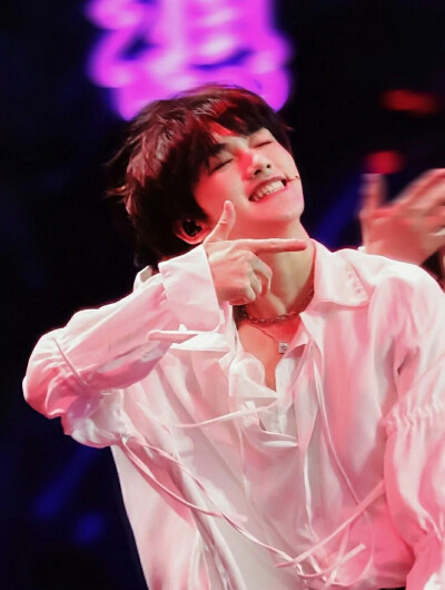 祝咱们丁哥（丁程鑫）生日快乐！天天开心，木有烦恼，没有ss，没有黑粉