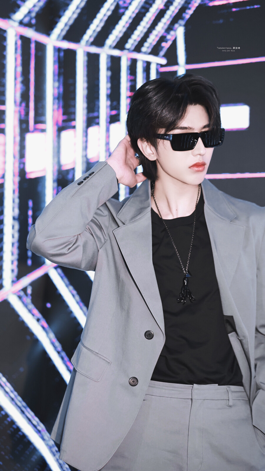 蔡徐坤220224prada2022秋冬女装时装秀