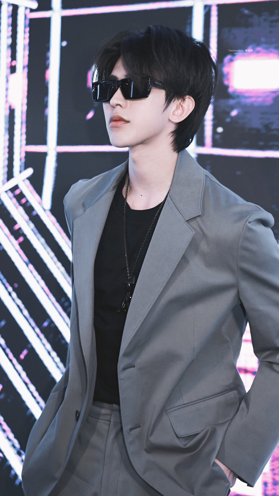 蔡徐坤220224prada2022秋冬女装时装秀