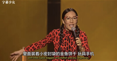 是啊 我从不带包 要拿东西总找别人要 因为我是宝宝 但如果我的身份转换了 我就成了那个拿包的人