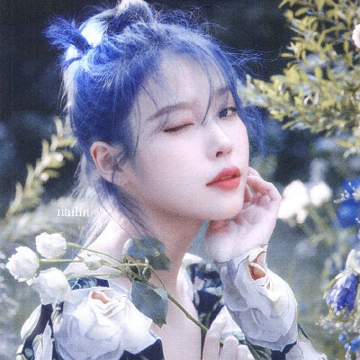 你是我独一无二的蓝色玫瑰。
You are my unique blue rose.