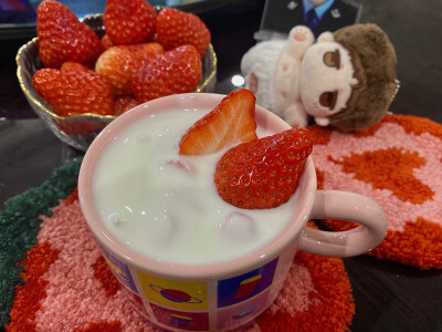 草莓 红枣酸奶