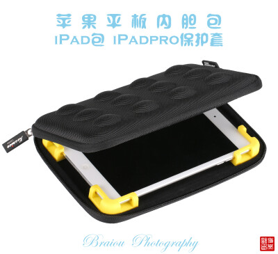 iPad包 iPadpro保护套
为iPad专属量身定制 为iPad穿上时尚外衣
【国货潮品 风靡欧美 防震耐摔 精致实用】
在旅行出差、学习办公及日常生活中，果粉们时常会因随身携带的iPad / iPadpro平板收纳存放不当，很容易…