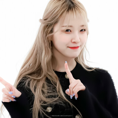 ▸
一个很杂的美女自拍合集(⸝ᵕᴗᵕ⸝⸝)♡ 