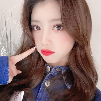 ▸
一个很杂的美女自拍合集(⸝ᵕᴗᵕ⸝⸝)♡ 