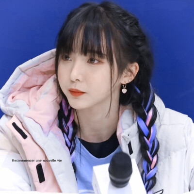 蓝莓不是唯一的水果 就像时间没有唯一的答案
原截许秋泽