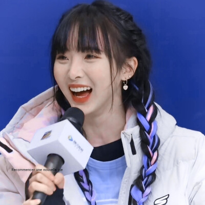 蓝莓不是唯一的水果 就像时间没有唯一的答案
原截许秋泽