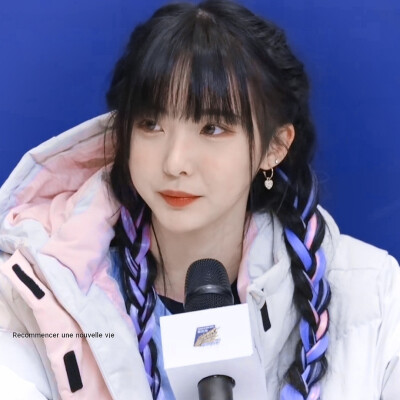 蓝莓不是唯一的水果 就像时间没有唯一的答案
原截许秋泽