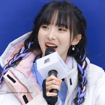 蓝莓不是唯一的水果 就像时间没有唯一的答案
原截许秋泽