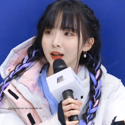 蓝莓不是唯一的水果 就像时间没有唯一的答案
原截许秋泽