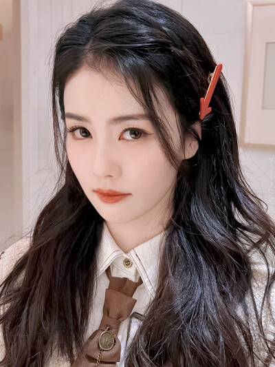 美女贴贴
白鹿