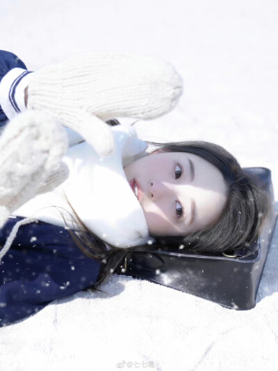 我早就和你表白了 在每个看向你的眼神里 ​
cr@七七呢·