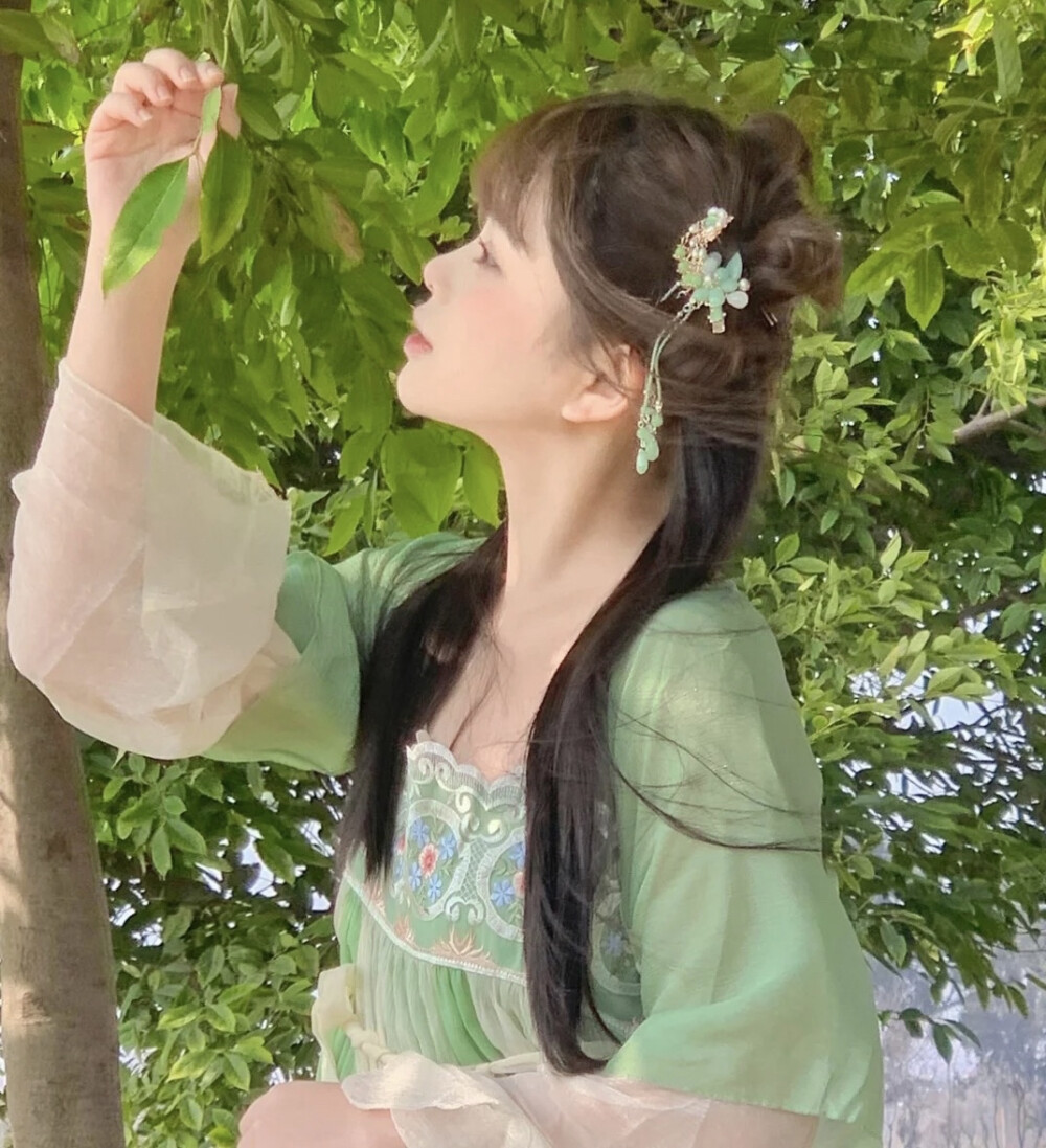 「优质女生头像」♥
南方有少女 北方有佳人