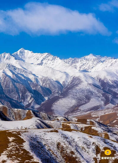 祁连山的雪峰，摄影师@曾建军