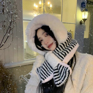 -  ʸᵒᵘ ᶜᵃⁿ'ᵗ ᵍⁱᵛᵉ ⁱⁿ ᵗᵒ ˡⁱᶠᵉ ʷⁱᵗʰᵒᵘᵗ ᵗʳʸⁱⁿᵍ. -
 总不能还没努力就向生活妥协吧