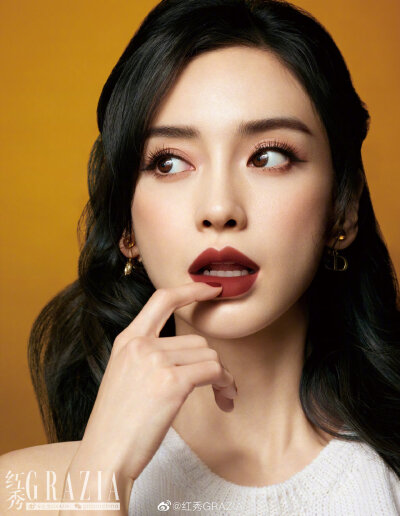 【侵权删】这里是Angelababy（杨颖）的美图啦~可甜可盐可飒你值得拥有哦！
我在豆蔻年华遇见你，想要陪你好多好多年。（图源很广，带水印，只是个人集baby美图）