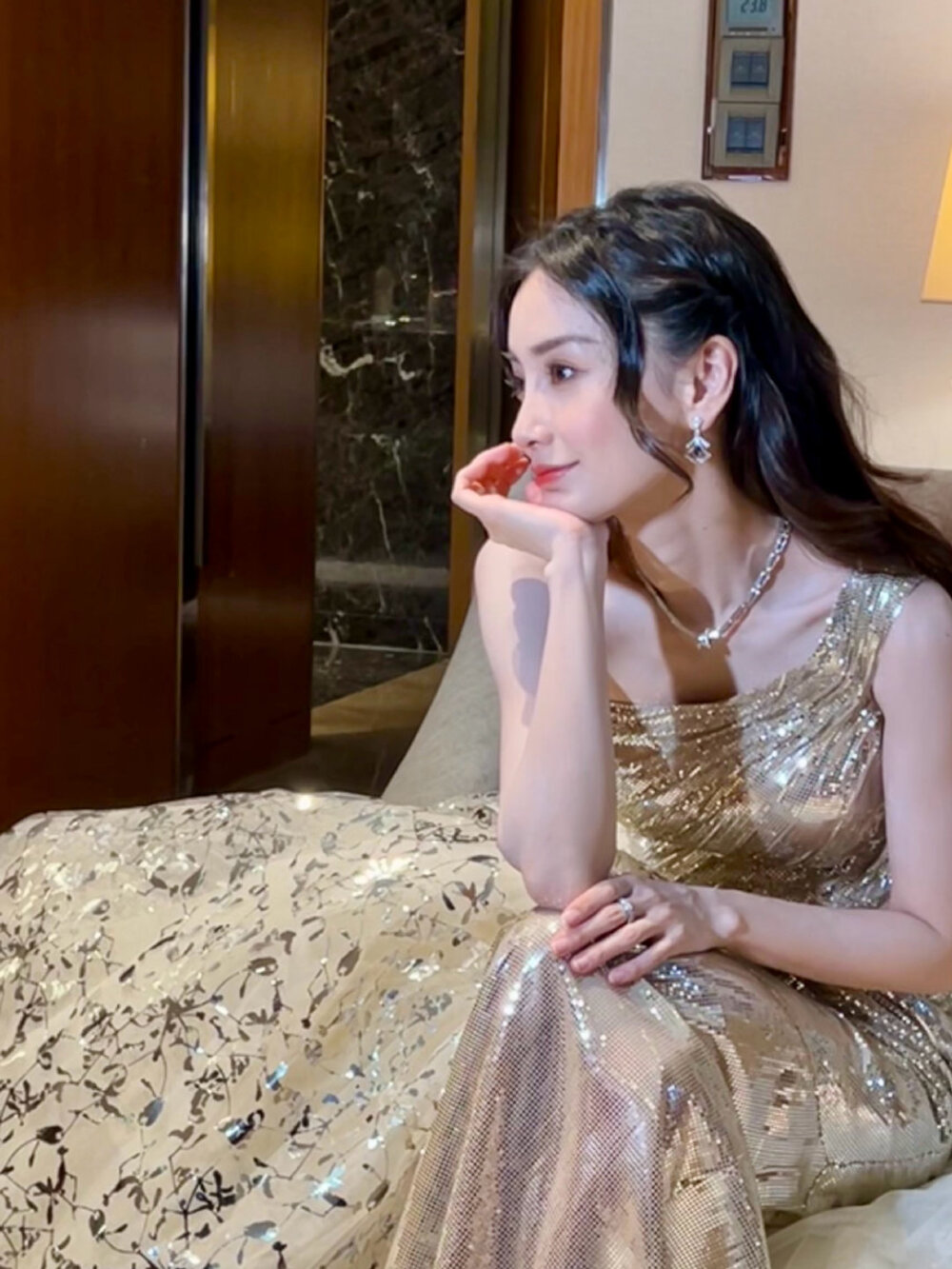 【侵权删】这里是Angelababy（杨颖）的美图啦~可甜可盐可飒你值得拥有哦！
我在豆蔻年华遇见你，想要陪你好多好多年。（图源很广，带水印，只是个人集baby美图）