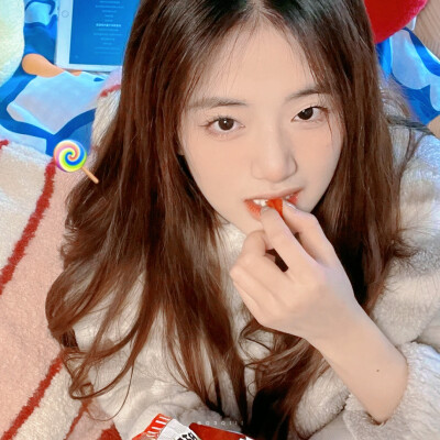 胡馨尹头像