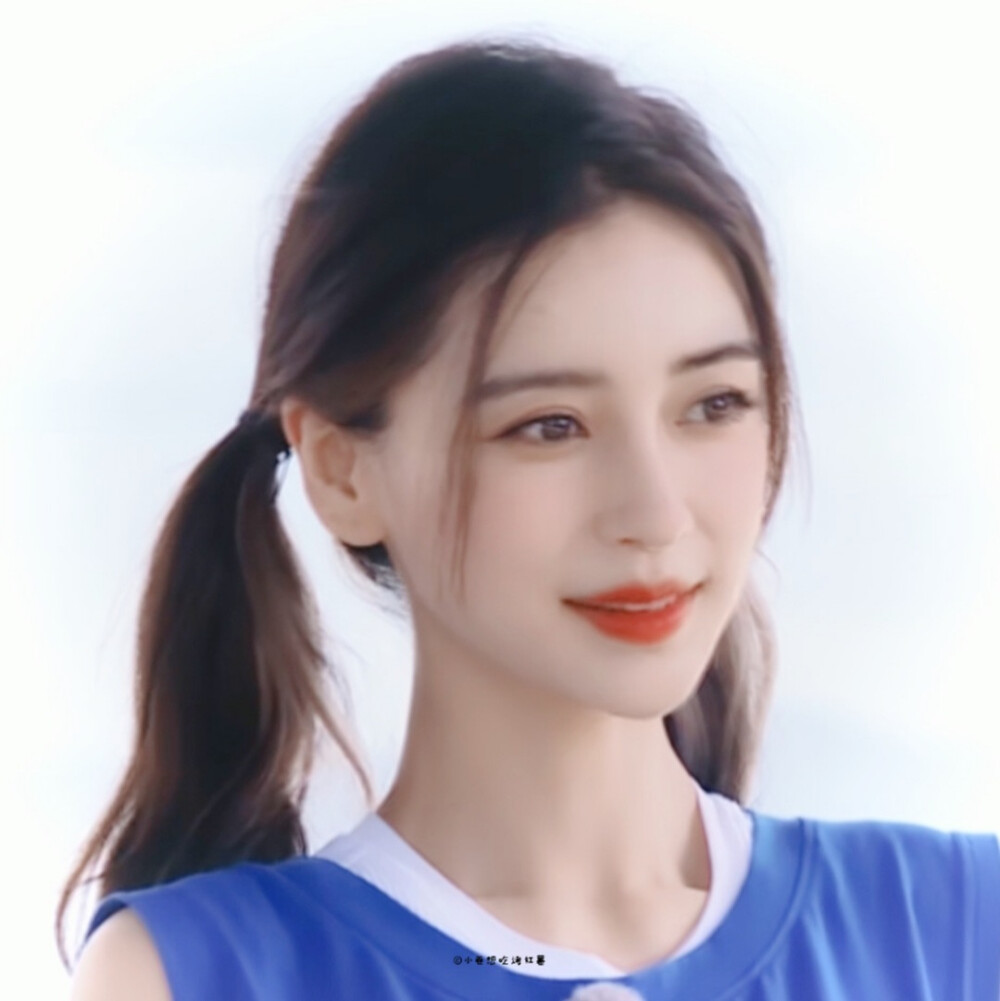 ：
“上海的风吹遍大街小巷，Angelababy，杨颖的名字会响彻上海的大街小巷”
@Angelababy.
二传注明dt小卷想吃烤红薯.
原截小黄君.
