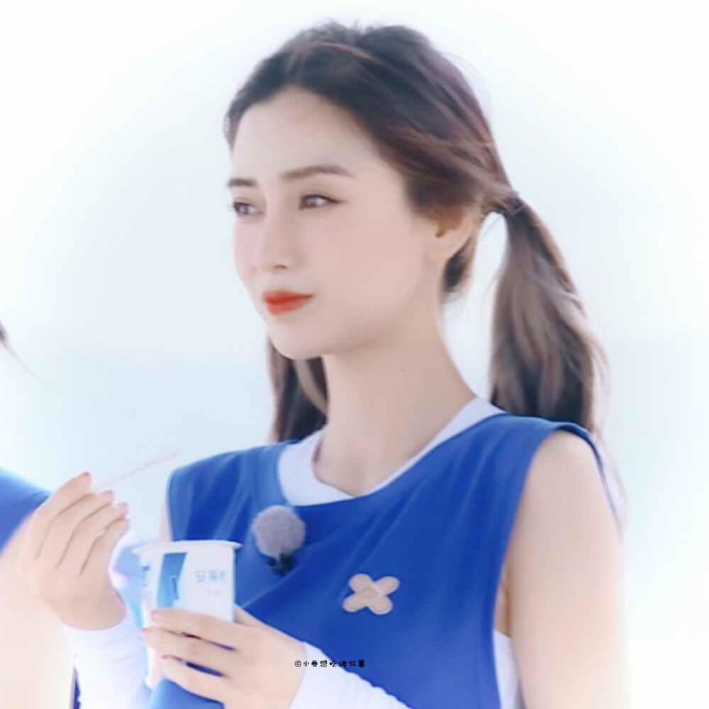 ：
“上海的风吹遍大街小巷，Angelababy，杨颖的名字会响彻上海的大街小巷”
@Angelababy.
二传注明dt小卷想吃烤红薯.
原截小黄君.
