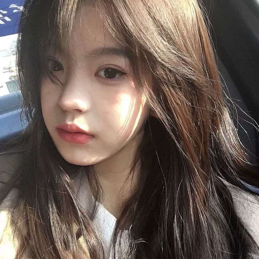 女头
此番爱意缠绕痴成茧，悲情似涂似潮般涌现"