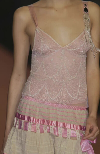 Blumarine Spring 2004 details ​​​