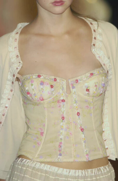 Blumarine Spring 2004 details ​​​