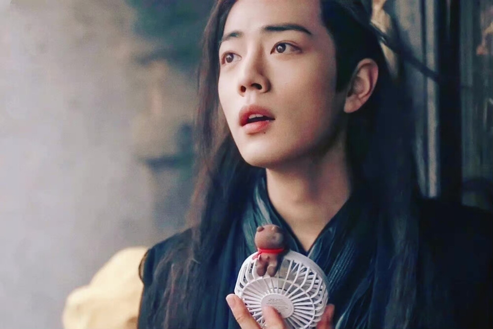 肖战《陈情令》花絮照，魏无羡古装绝美造型